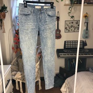 Bullhead Skinny Jeans!